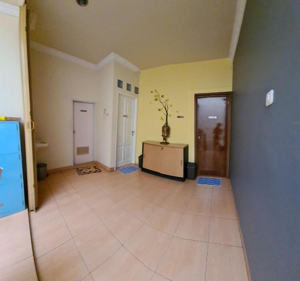 Traveller Home Tangerang Eksteriør bilde